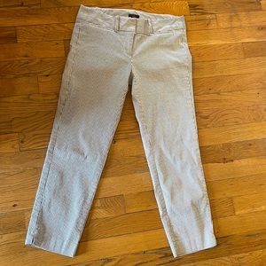 Ann Taylor lightweight pinstriped capri pants size 00P